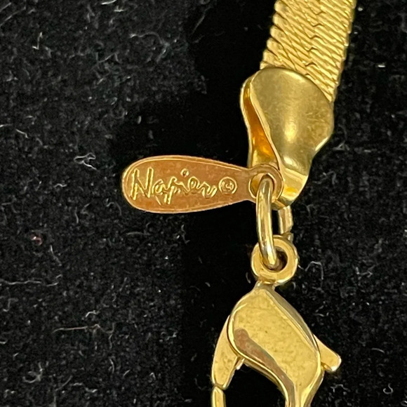 Napier 28” Gold Tone Herringbone Necklace Chunky Classic - Picture 4 of 4